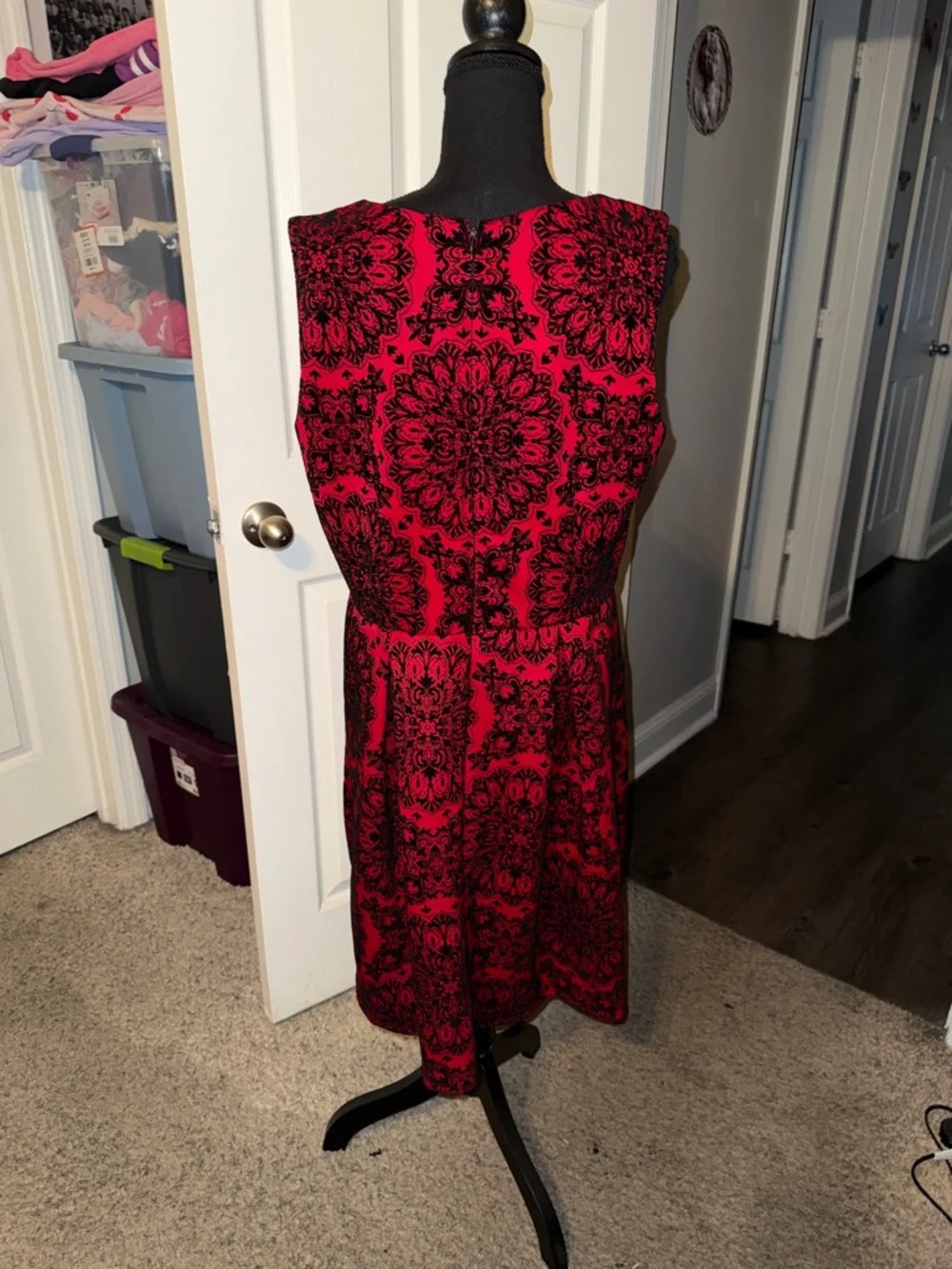 π€MADISON LEIGH RED BLK SLEEVELESS DAMASK FIT N FLARE DRESS SIZE 16π€ - Picture 5 of 10